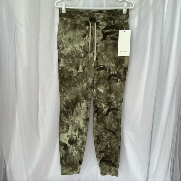 Lululemon High-Rise Jogger - Picture 5 of 8